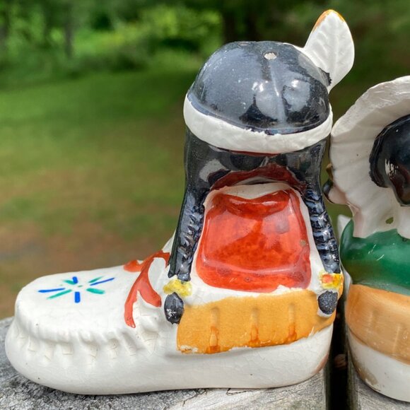 Vintage Indian Boy & Girl in Moccasin Salt and Pepper Shakers Japan MCM Set - Picture 8 of 15